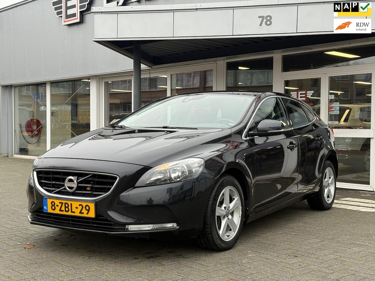 Volvo V40 - 2.0 D4 Momentum Business 2.0 D4 Momentum Business - AutoWereld.nl