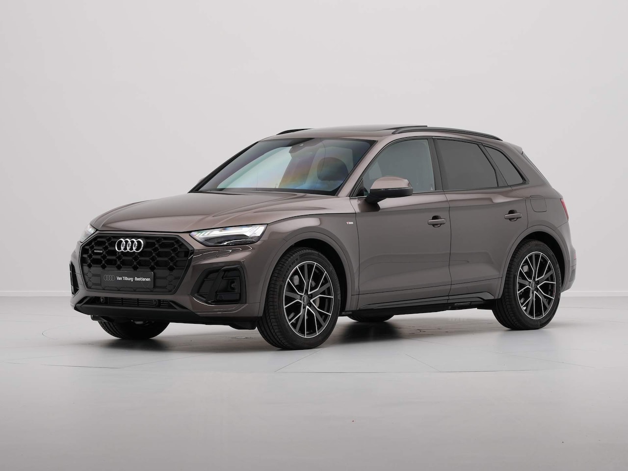 Audi Q5 - 50 TFSI e S-Line edition Competition Luchtvering Trekhaak Panodak B&O ACC - AutoWereld.nl