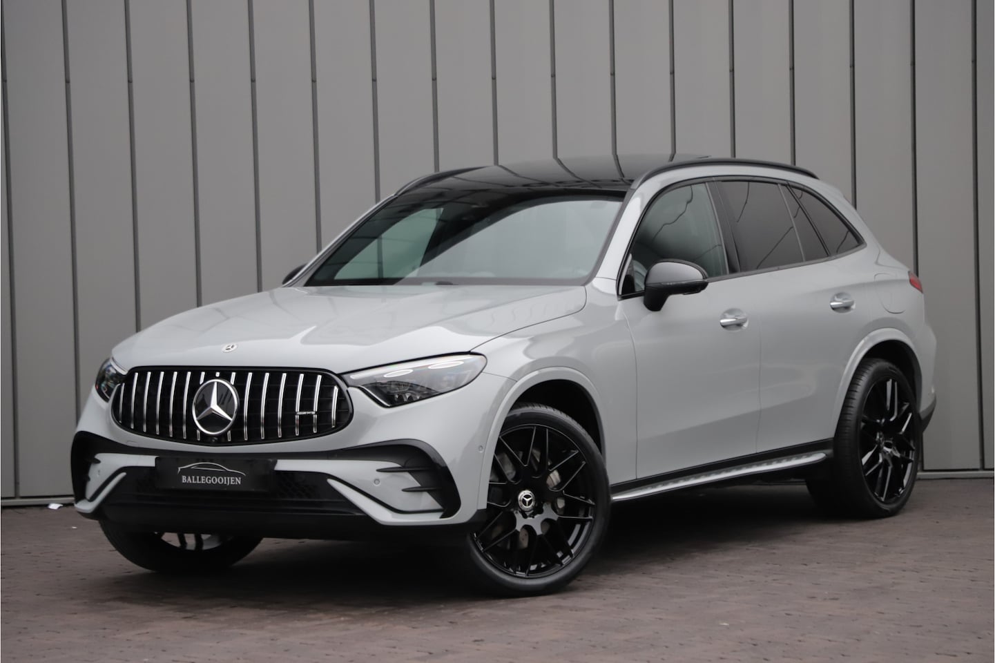 Mercedes-Benz GLC-klasse - 300e AMG 4-Matic | 313PK | Pano | Keyless-go | Sfeerverlichting | Stuurwielverw. | Digital - AutoWereld.nl
