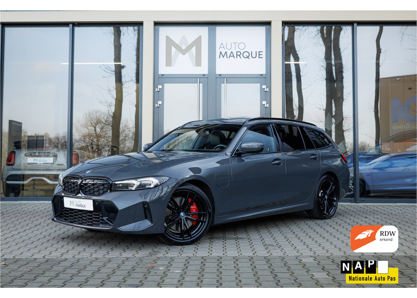 BMW 3-serie Touring - 320e Aut. M Sportpakket Pro | Panoramadak | 19" LM Velgen | Head-Up Display | Trekhaak | L - AutoWereld.nl