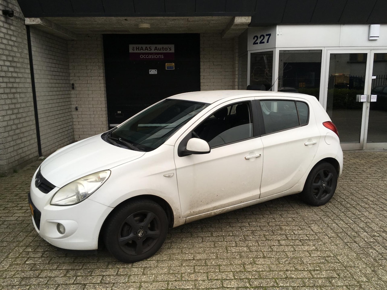 Hyundai i20 - 1.2i DynamicVersion / AIRCO / ALU VELGEN / 5 DOORS !!! / APK VERLOPEN / EXPORT - AutoWereld.nl