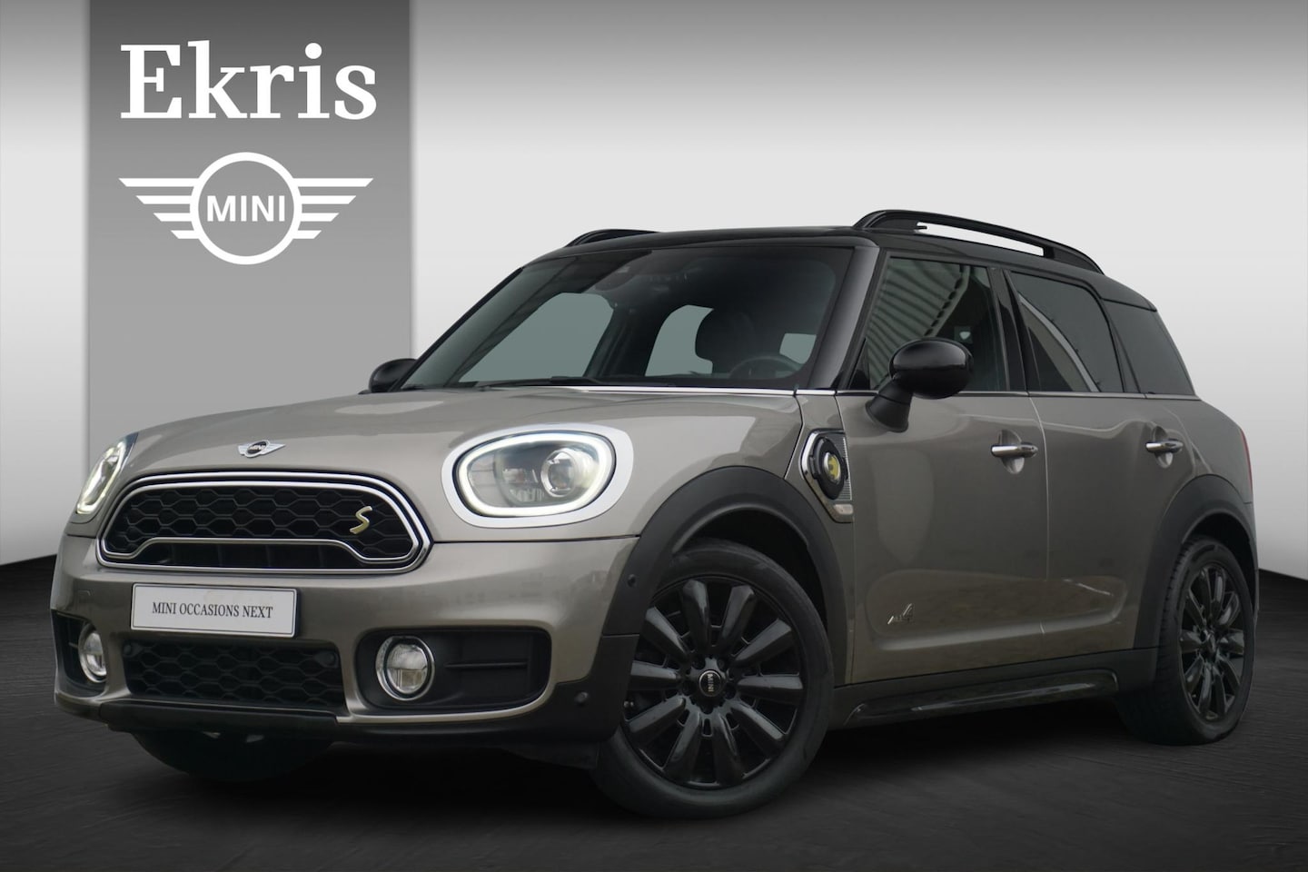 MINI Countryman - SE ALL4 19'' / Panoramadak / Harman Kardon / Head-Up Display / Elektrisch verstelbare voor - AutoWereld.nl