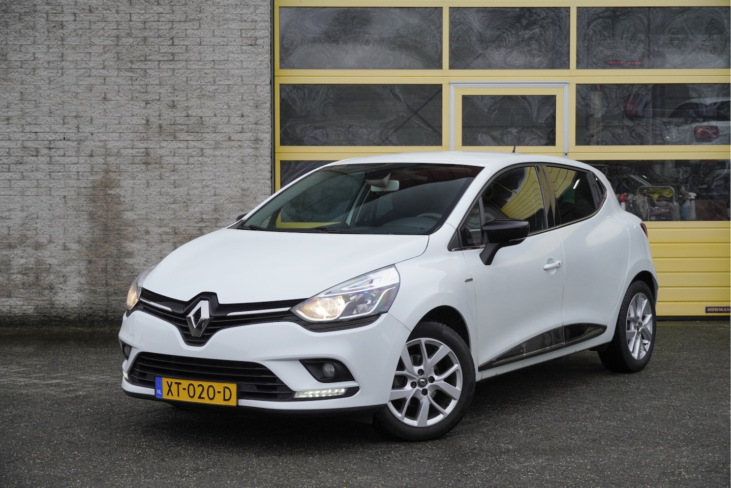 Renault Clio - 0.9 TCe 5drs Limited BJ2019 Lmv 16" | Led | Pdc | Navi | Keyless entry | Climate control | - AutoWereld.nl