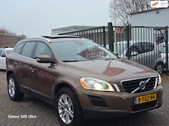 Volvo XC60 - 2.0T Summum Automaat achteruit camera leerbekeleding stoelverwarming panorama dak trekhaak