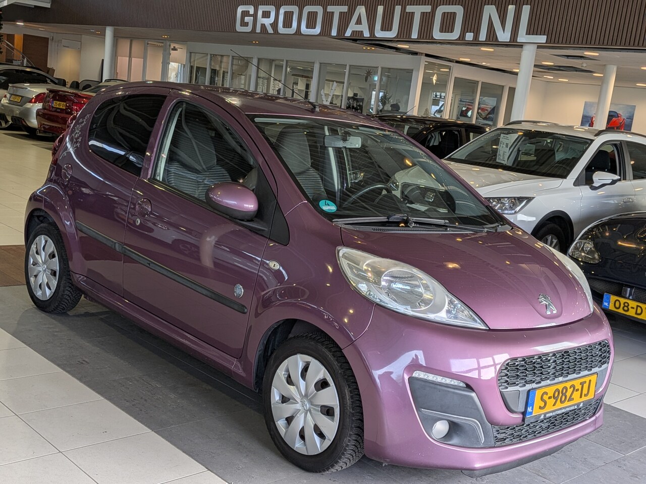 Peugeot 107 - 1.0 Première Airco, Stuurbekrachtiging - AutoWereld.nl