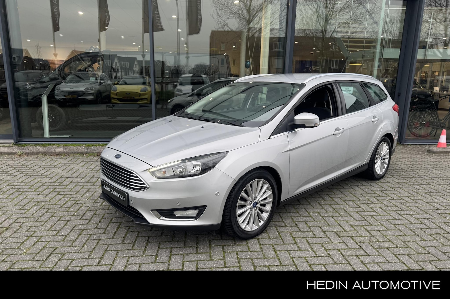 Ford Focus Wagon - 1.0 EcoBoost 125pk Titanium | PDC | Trekhaak | Voorruitverwarming - AutoWereld.nl