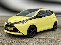 Toyota Aygo - 1.0 VVT-i x-cite Yellow & Black [ airco, camera, cruise, lmv ]