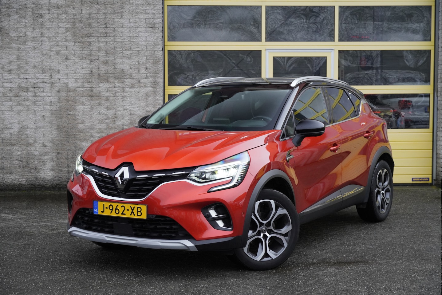 Renault Captur - 1.3 TCe 131PK! Automaat Edition One BJ2020 Lmv 18" | Led | Pdc | Keyless entry | Trekhaak - AutoWereld.nl