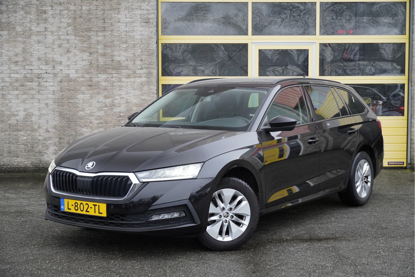 Skoda Octavia Combi - 1.0 TSI Business Edition BJ2021 Lmv 16" | Led V+A | Pdc | Navi | Dynamische knipperlichten - AutoWereld.nl