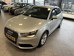 Audi A1 - 1.2 TFSI Attr. PL. NW APK BJ 2011