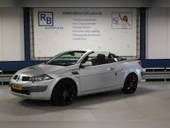 Renault Mégane coupé cabriolet - 2.0-16V Privilège Luxe AUTOMAAT/ CABRIOLET/ STOELVERWARMING