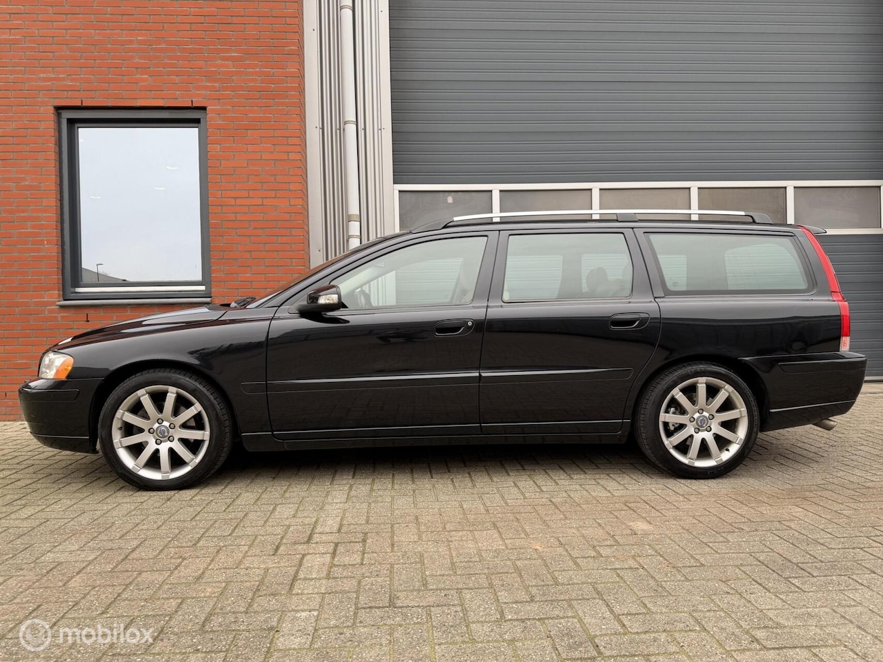 Volvo V70 - 2.4D Geartr. Edition Sport - Orig. NL - lage KM - AutoWereld.nl