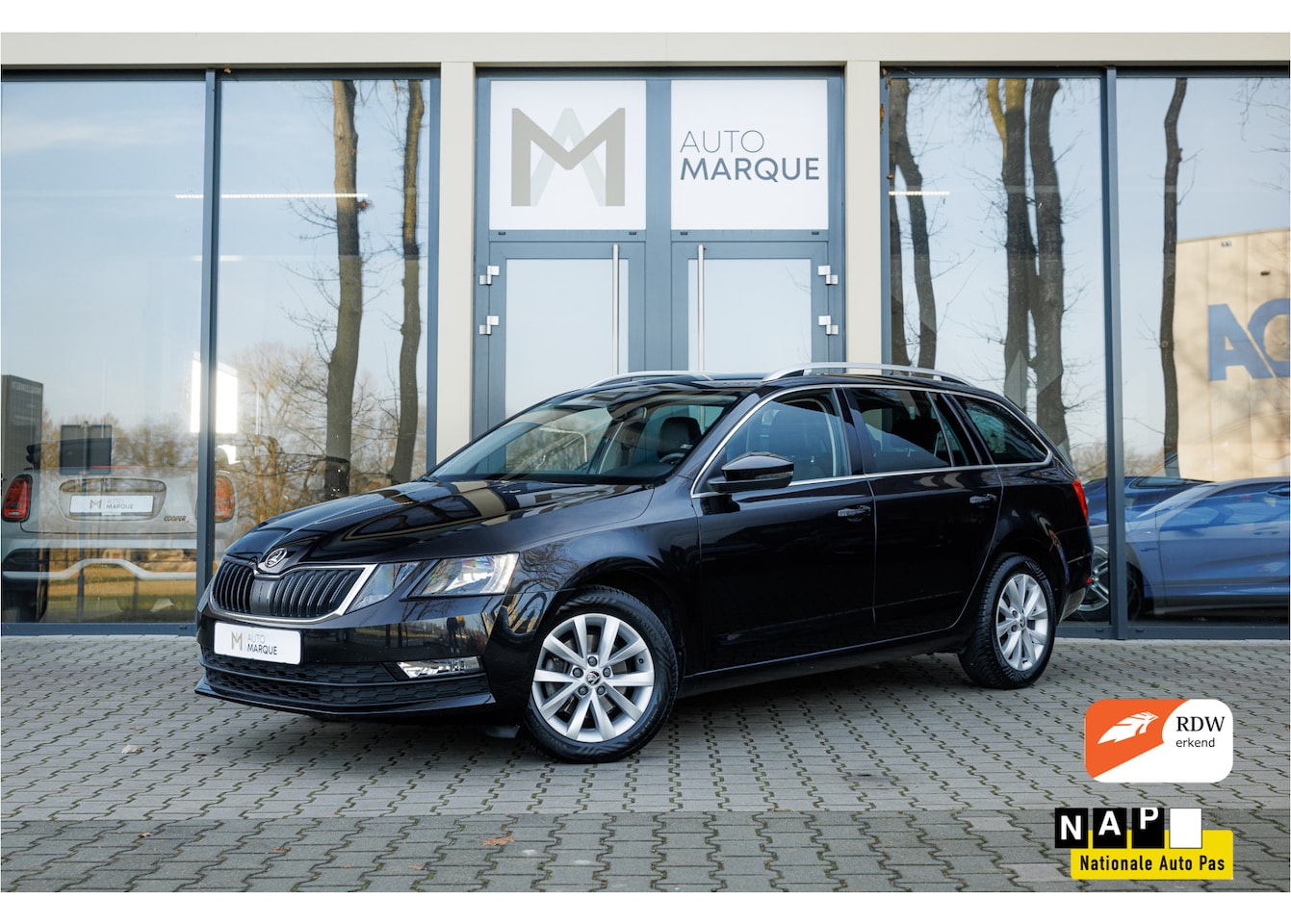 Skoda Octavia Combi - 1.0 TSI DSG 116PK Ambition Business | Navigatie | Apple CarPlay | Trekhaak | Stoelverwarmi - AutoWereld.nl
