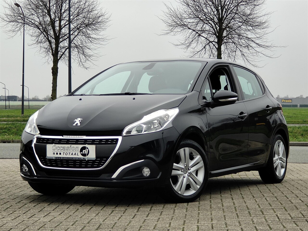 Peugeot 208 - 1.2 PureTech Signature | Carplay | Navi | Cruise - AutoWereld.nl
