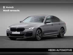 BMW 5-serie - sedan 530e High Executive | Achteruitrijcamera | Ambiente verlichting | Panoramadak | Stoe
