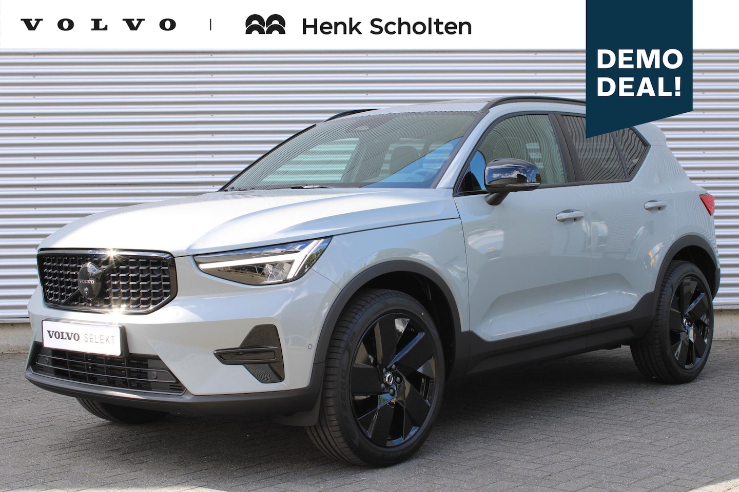 Volvo XC40 - B4 Automaat Plus Black Edition | Verwarmbare voorstoelen | Verwarmbaar stuurwiel | Premium - AutoWereld.nl