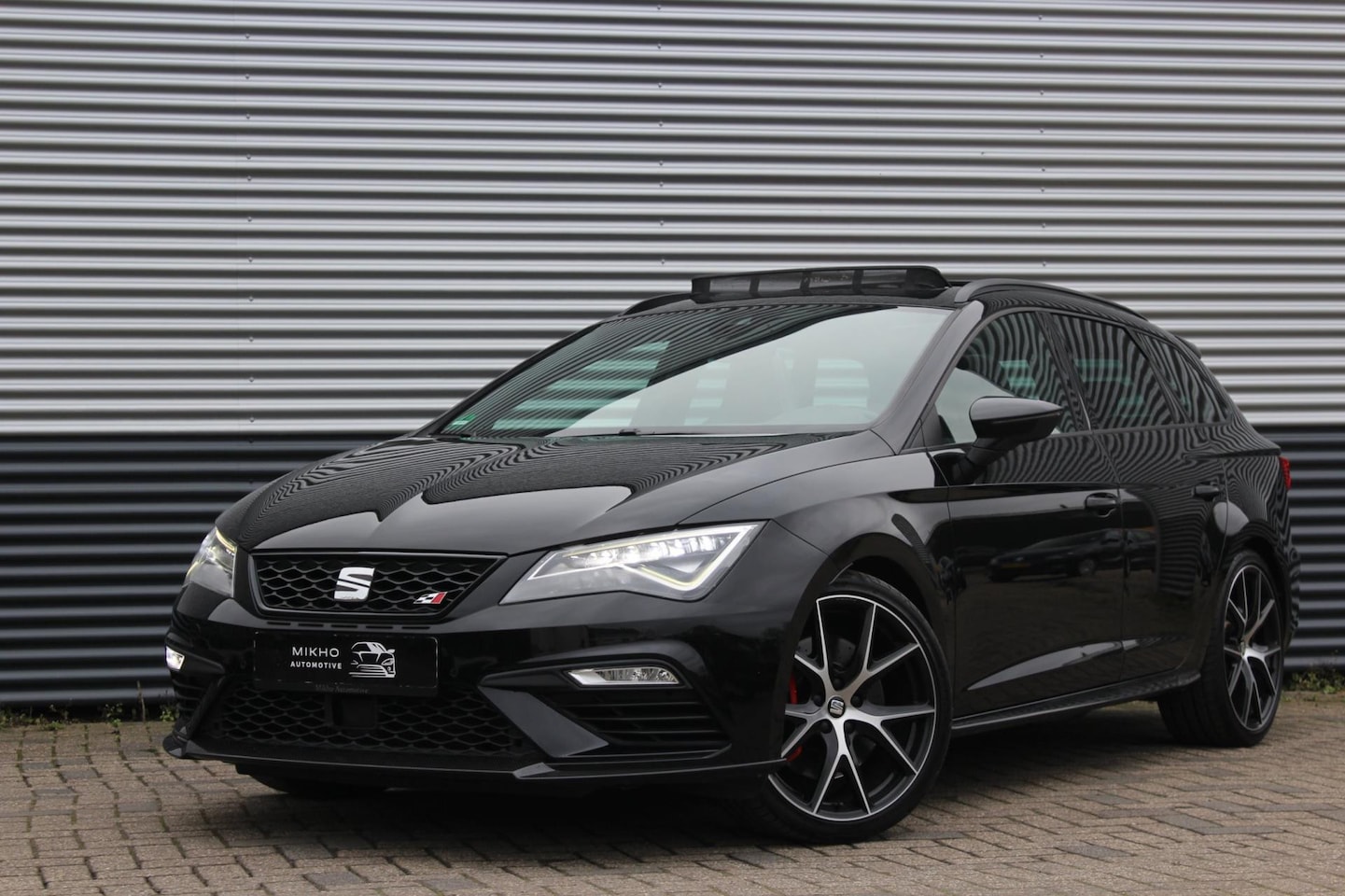 SEAT Leon ST - 2.0 TSI CUPRA | Carbon Edition | Panoramadak | Schaalstoelen | Sfeerverlichting | - AutoWereld.nl