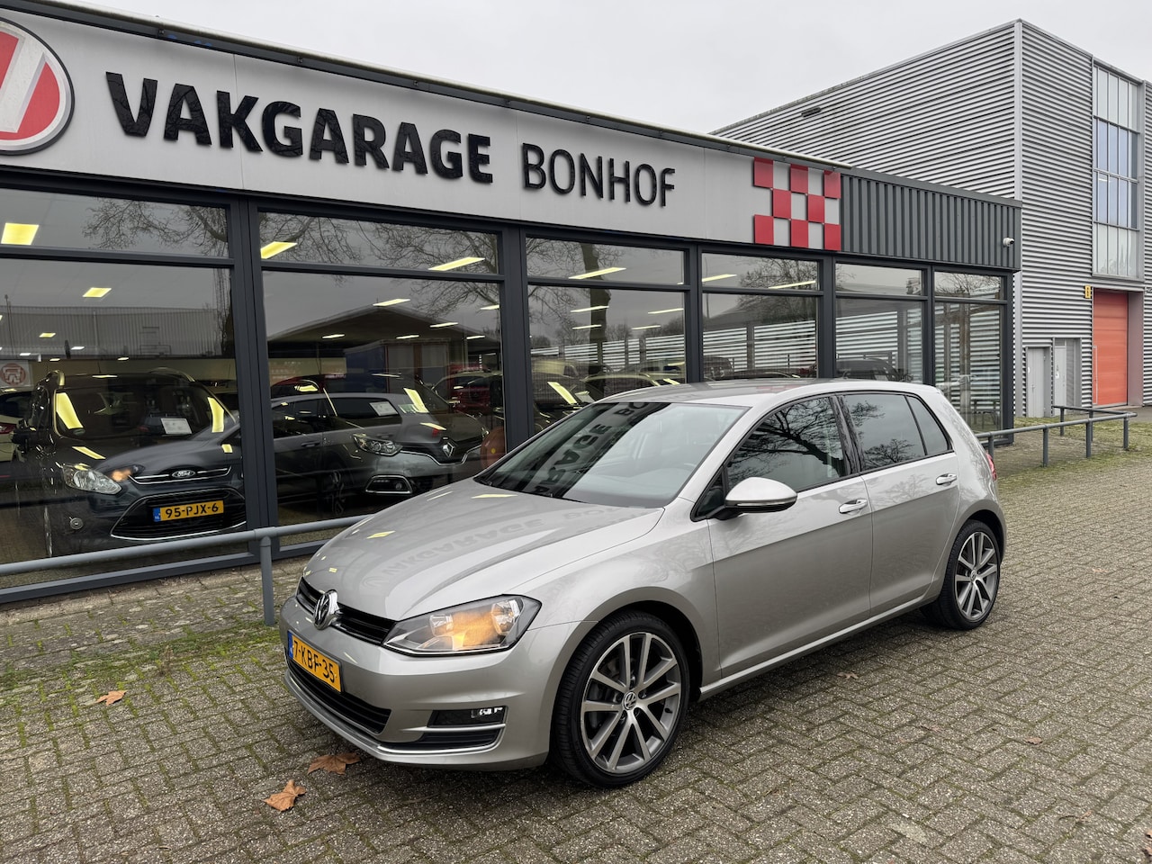 Volkswagen Golf - 1.2 TSI Highline AUTOMAAT-CLIMA - AutoWereld.nl
