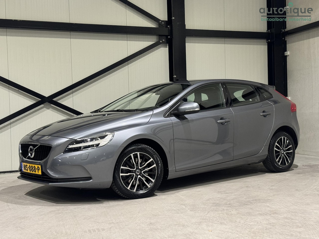 Volvo V40 - 2.0 T3 Nordic+ | navi | stoelverwarming | climate-control | - AutoWereld.nl