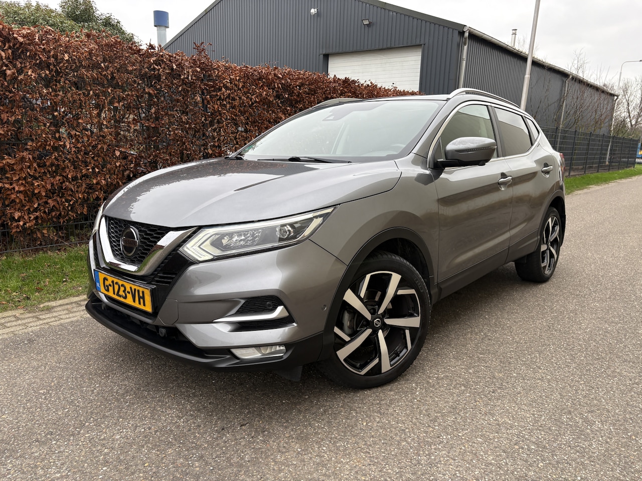 Nissan Qashqai - 1.3 DIG-T Tekna / AUTOMAAT / NAVI / CRUISE / PANORAMADAK / 126dkm! NAP! - AutoWereld.nl