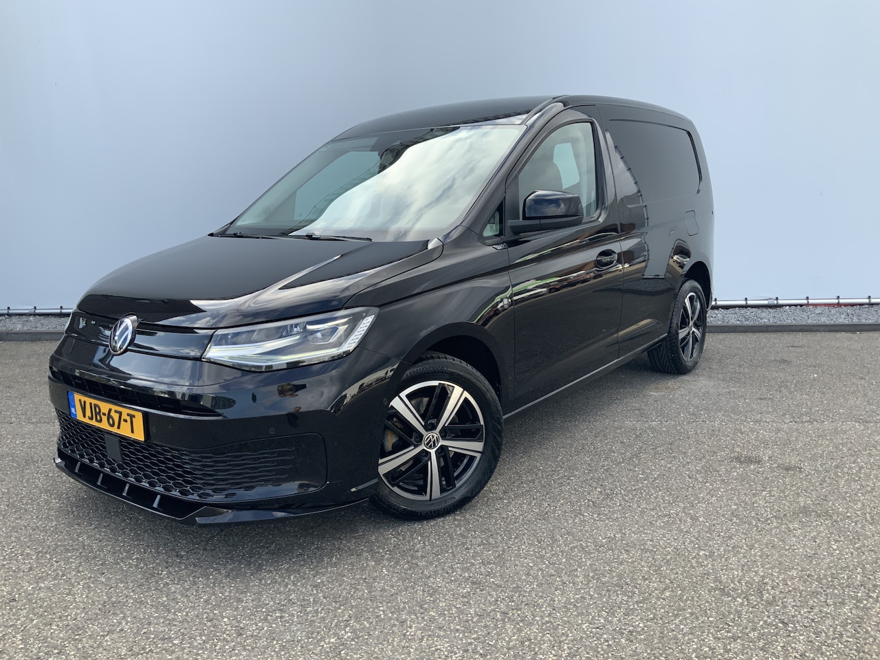 Volkswagen Caddy Cargo - 2.0 TDI 1st Edition Automaat Airco Cruise Leer Camera Aluvelg Groot Scherm Achterklep Euro - AutoWereld.nl