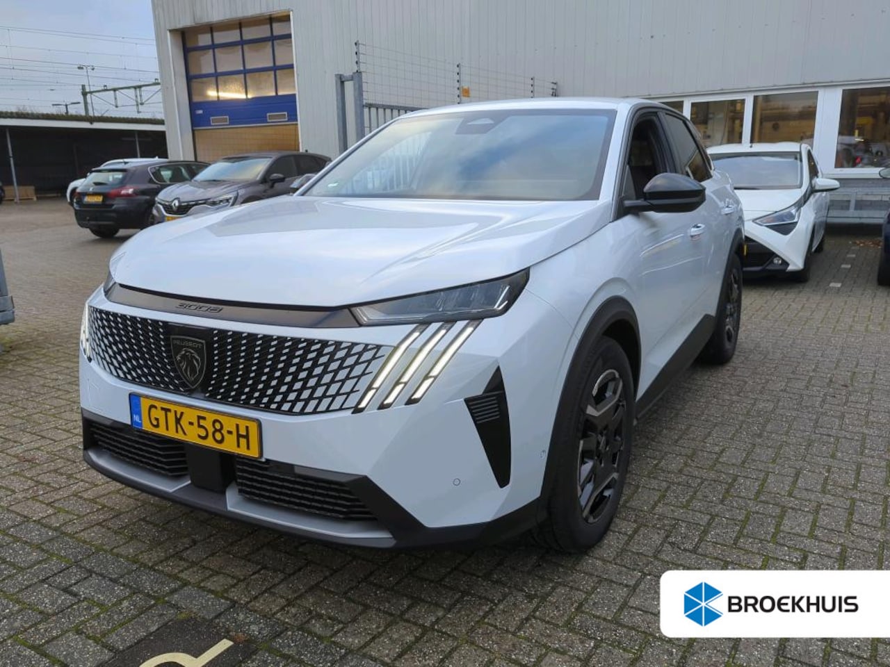 Peugeot e-3008 - Allure Avantage 210 73 kWh | Navigatie | Camera | Trekhaak | 1.250kg Trekgewicht | Fase 3 - AutoWereld.nl