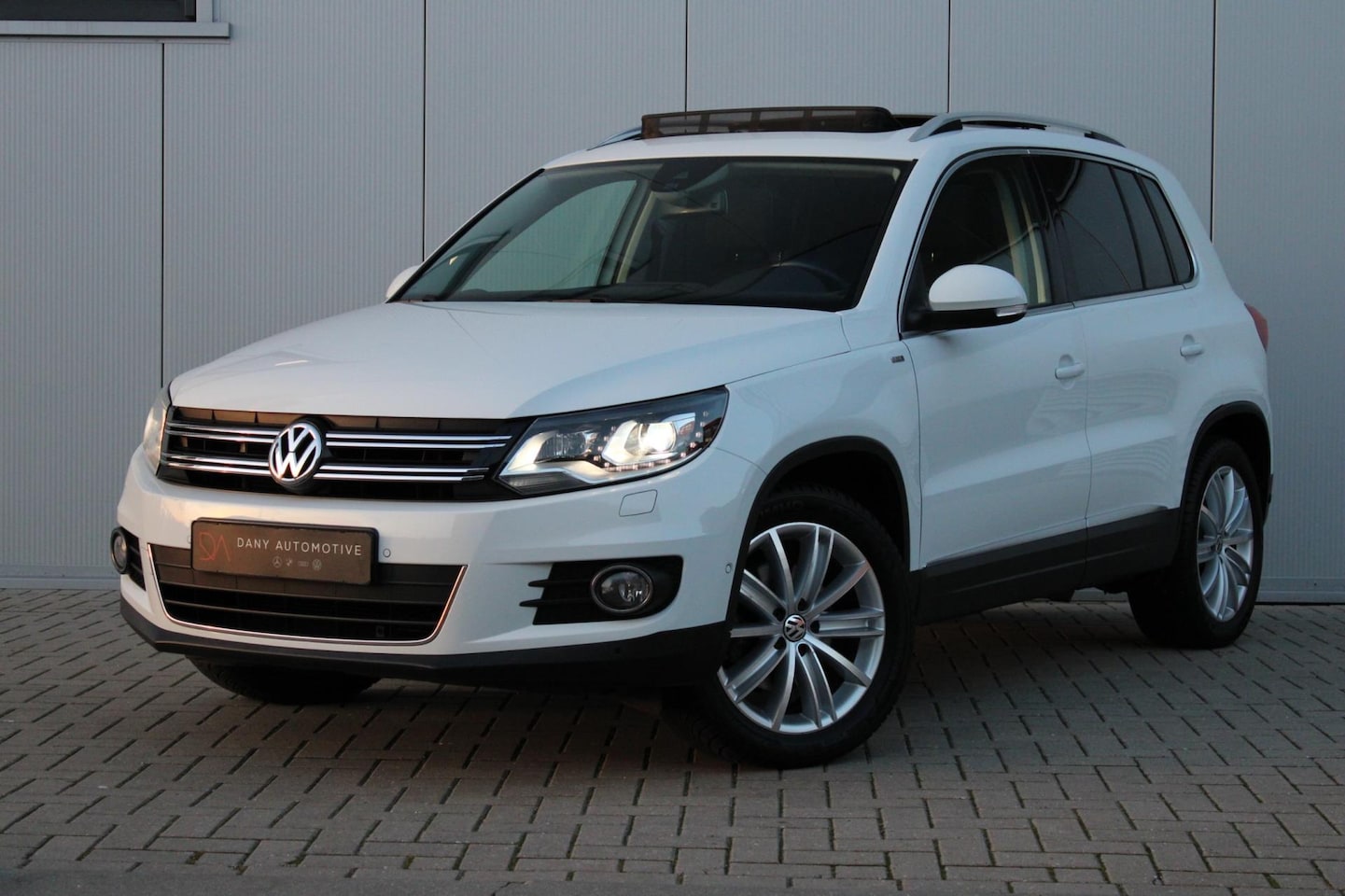 Volkswagen Tiguan - 1.4 TSI CUP 160PK DSG PANO I LED I CAMERA I EL. TREKHAAK I CRUISE I PDC I - AutoWereld.nl