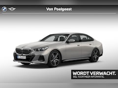 BMW i5 - Sedan eDrive40 M-Sport 20 Inch / Electrische Zwenkhaak / Stoelverwarming / Adaptieve Led /
