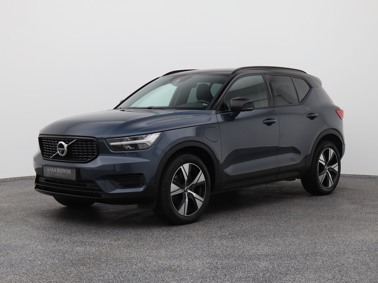 Volvo XC40 - 1.5 T5 Recharge R-Design | 360° | ADAPTIVE | H&K | KEYLESS | STOEL- EN STUURVERW. - AutoWereld.nl