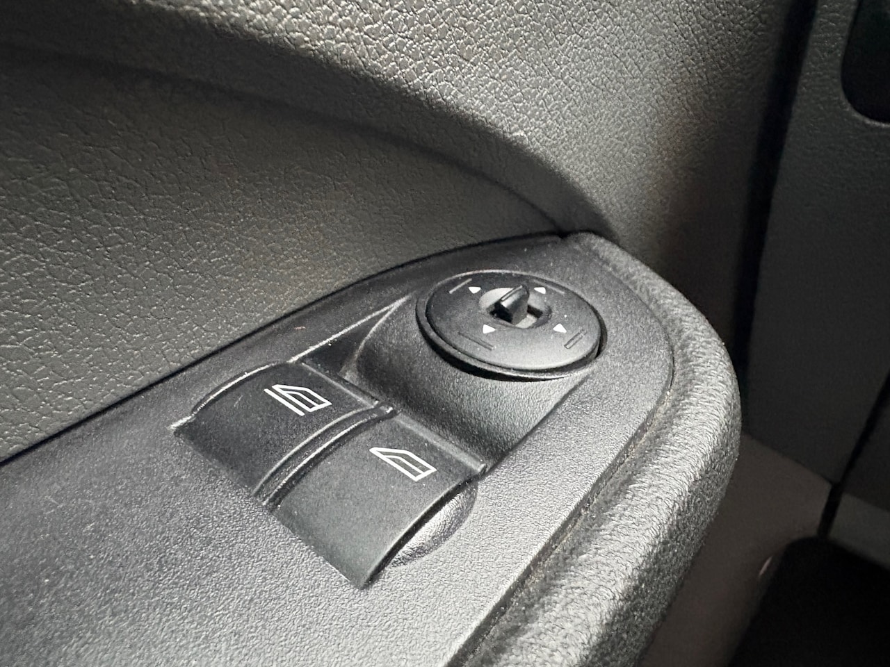 Ford Focus C-Max - 1.8-16V Futura NAP//AIRCO//CRUISE//NAVI//TREKHAAK