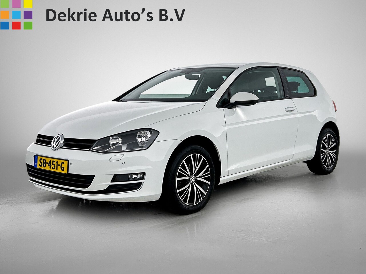 Volkswagen Golf - 1.2 TSI Trendline / Navi / Cruise / Lmv 16" / Apple Car Play / Park pilot / Privacy Glass - AutoWereld.nl