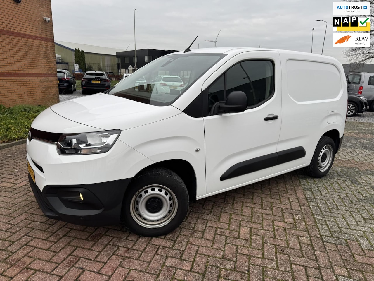 Toyota ProAce City - CARPLAY/CRUISE/PDC/3PERSOONS 1.2 Turbo Live - AutoWereld.nl
