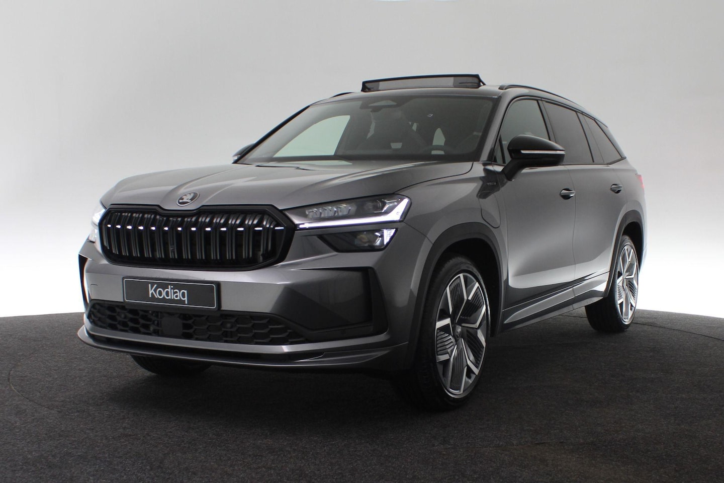 Skoda Kodiaq - Sportline Business 1.5 TSI PHEV 150 kW / 204 pk | 20inch velgen | Stoelverwarming voor en - AutoWereld.nl