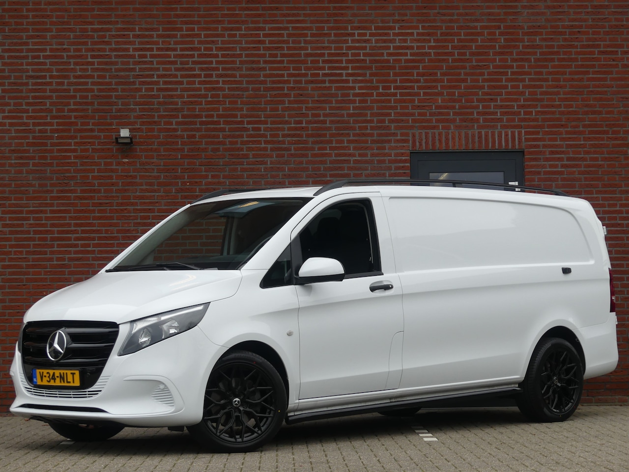 Mercedes-Benz Vito - 116 CDI Extra Lang Navigatie/Camera/Side bars - AutoWereld.nl