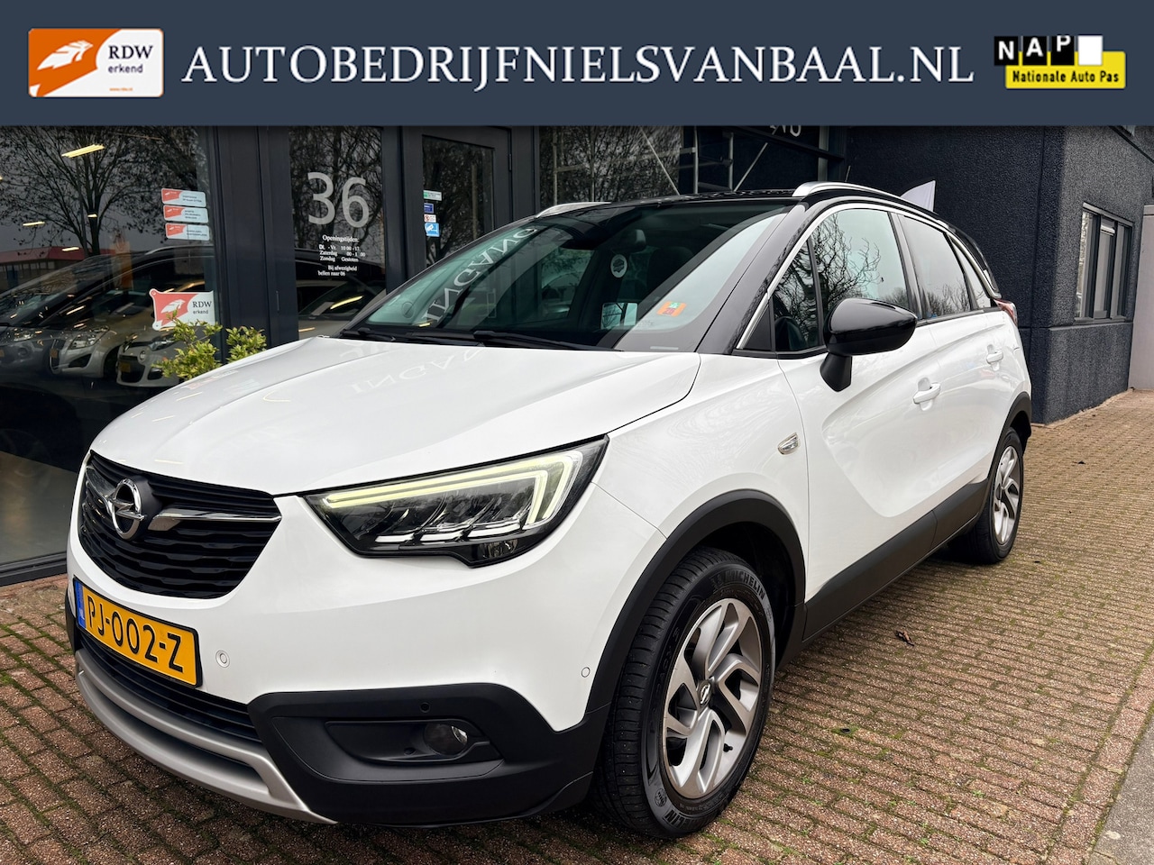 Opel Crossland X - 1.2 Turbo Innovation Pano/Navi/Clima/Trekh. - AutoWereld.nl