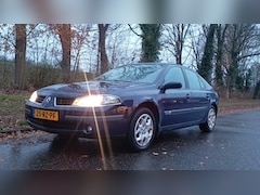 Renault Laguna - 2.0-16V Expression Renault Laguna 2.0-16V Expression 2005 (Automatic, 178.000km / NAP) met een nieuwe APK.