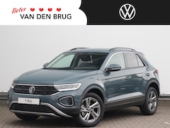 Volkswagen T-Roc - Life Edition 1.0 TSI 116pk | Trekhaak | Achteruitrijcamera | Parkeersensoren | 17" velgen