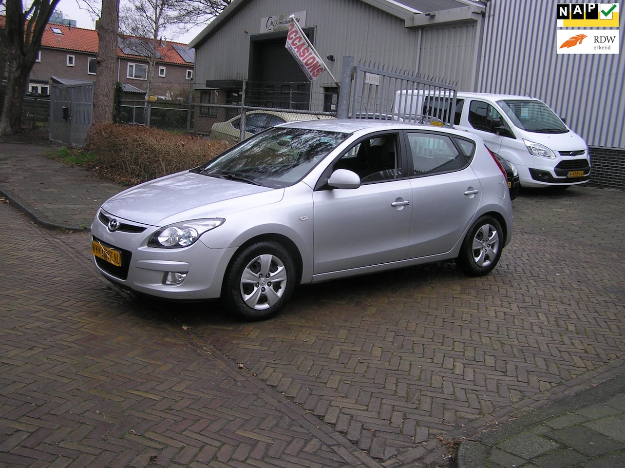 Hyundai i30 - 1.6i Dynamic nap pas airco apk - AutoWereld.nl