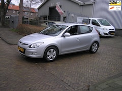 Hyundai i30 - 1.6i Dynamic nap pas airco apk