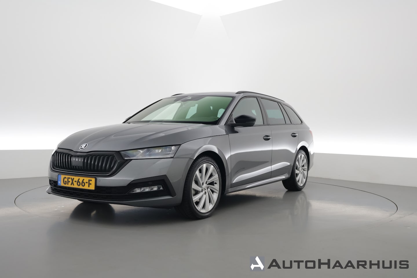Skoda Octavia Combi - 2.0 TDI | Elek. Trekhaak | Navi by App | Camera | LED | 18'' | Adapt. Cruise | - AutoWereld.nl