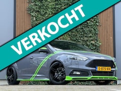 Ford Focus - 2.0 ST WOLF TUNE|RECARO|LEDER|CARPLAY