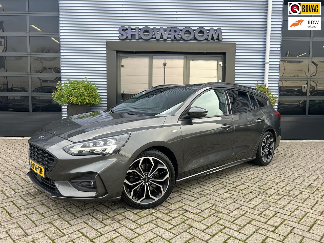 Ford Focus Wagon - Ford Focus Wagon 1.5 EcoBoost Vignale Automaat|Camera|Navi|Apple Carpley|Stoel Stuurverwar - AutoWereld.nl