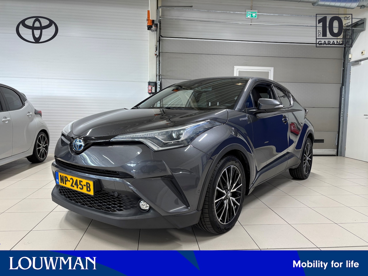 Toyota C-HR - 1.8 Hybrid Premium | Navigatie | JBL | Camera | LM Velgen | - AutoWereld.nl