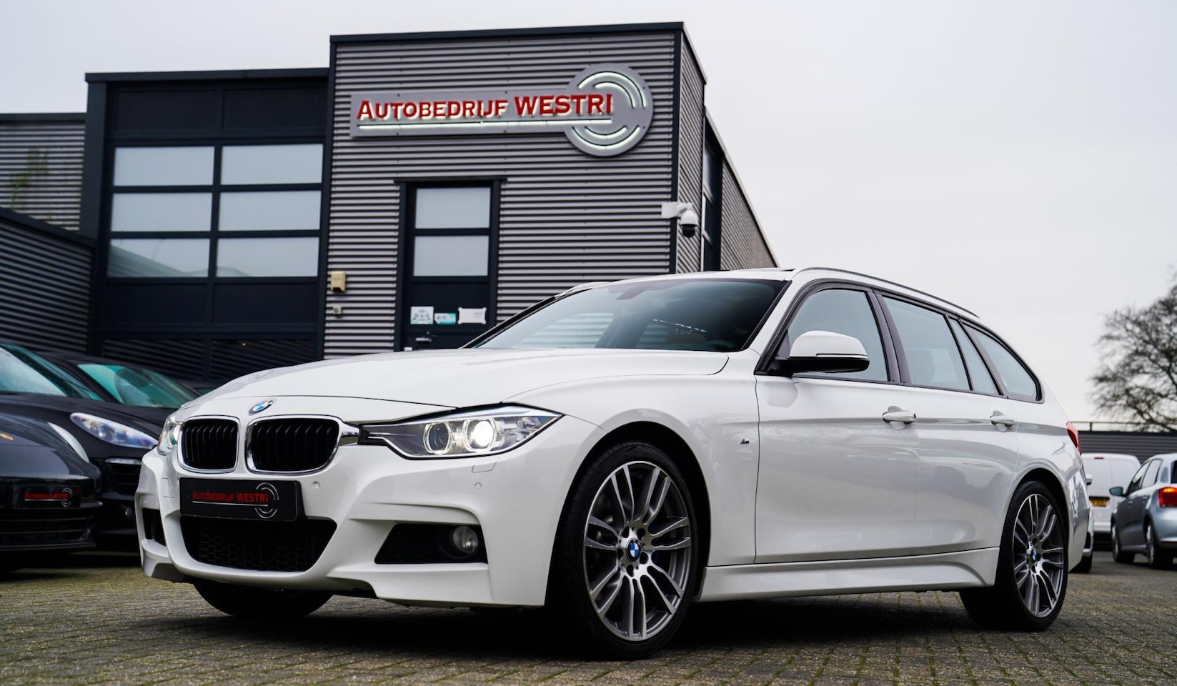 BMW 3-serie Touring - 335i xDrive High Executive | M Performance Kit | Pano | Harman / Kardon - AutoWereld.nl