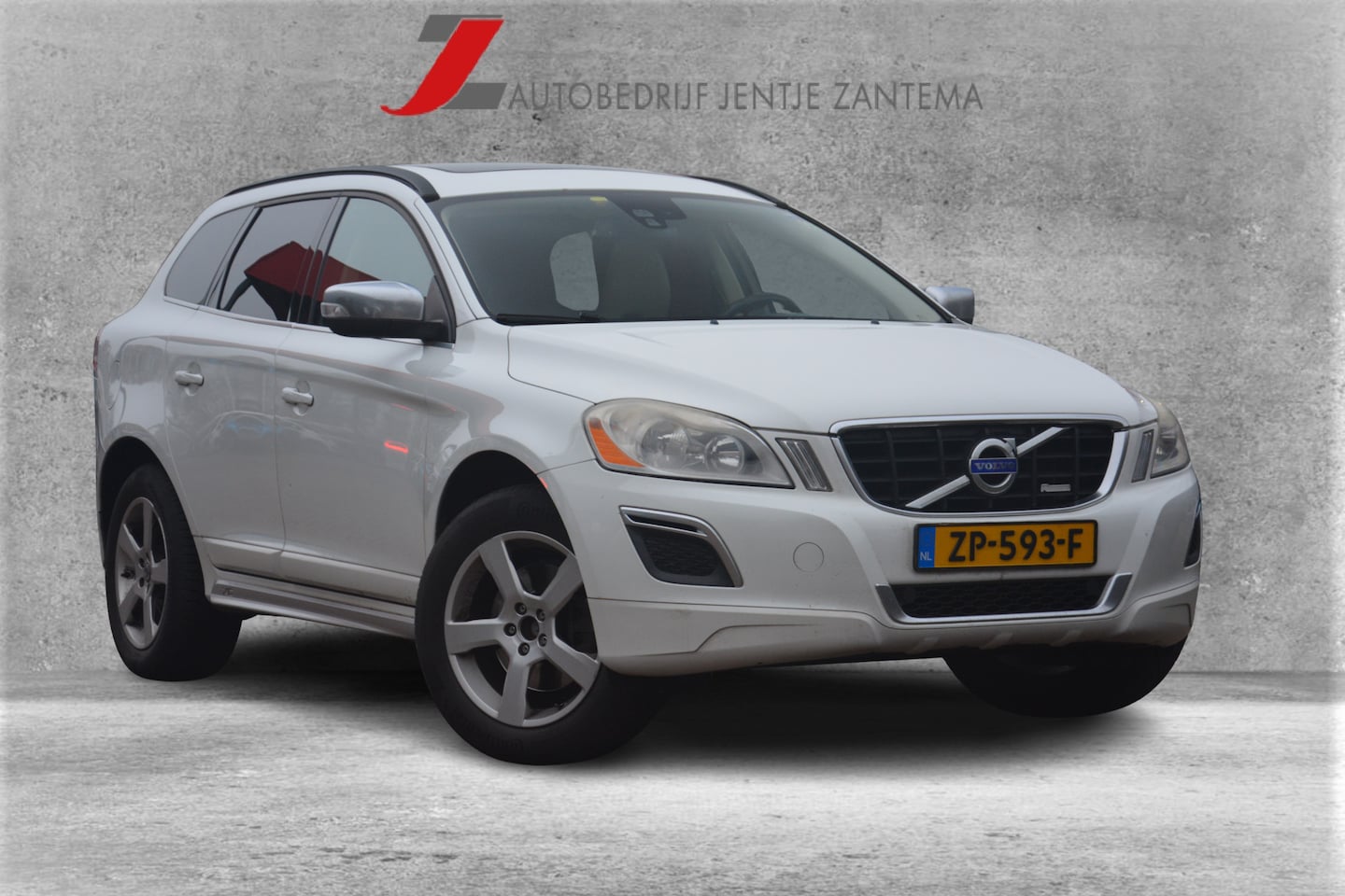 Volvo XC60 - 2.0 D3 R-Design R Design leren bekleding xenon stoelverwarming panoramadak rijdt goed EXPO - AutoWereld.nl