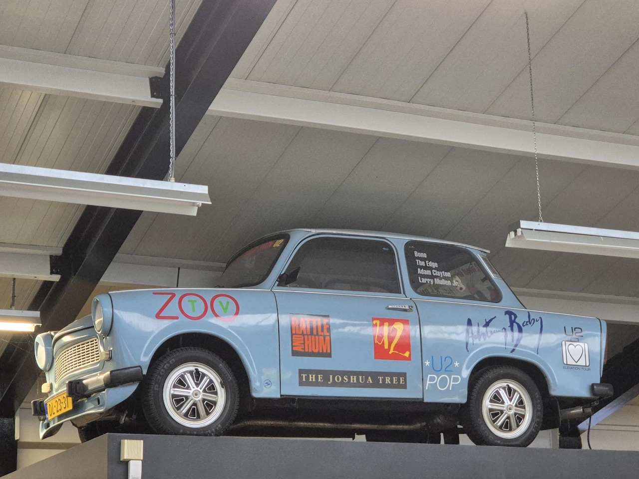 Trabant 601 - Standaard U2 ACHTUNG BABY! - AutoWereld.nl