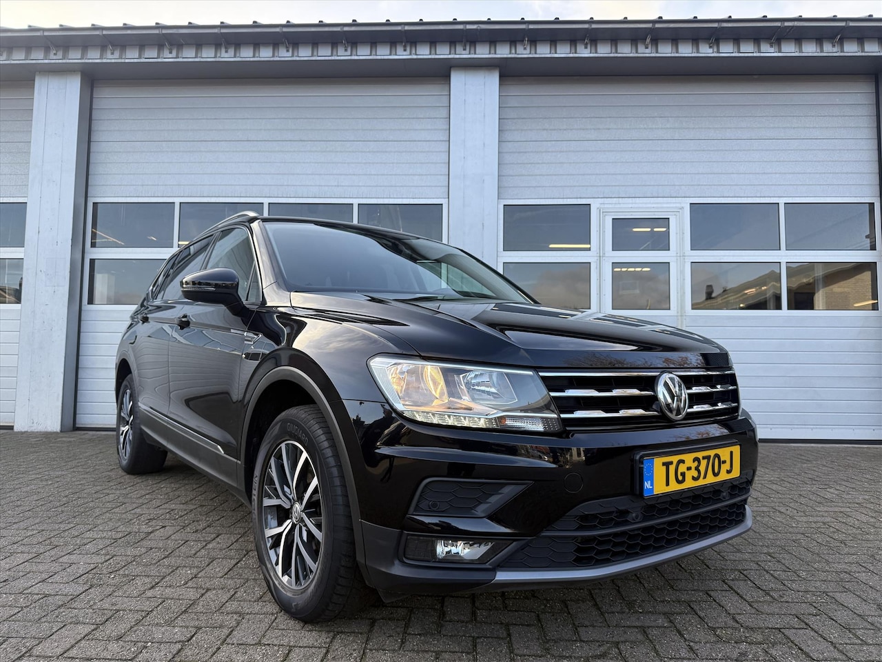 Volkswagen Tiguan Allspace - | 2.0 TDI 150pk DSG | 7 persoons - AutoWereld.nl