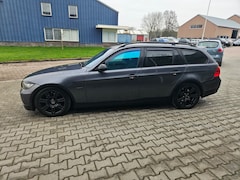 BMW 3-serie Touring - 320d High Executive | Cruise + Clima + Stoelverwarming Nu € 2.500,