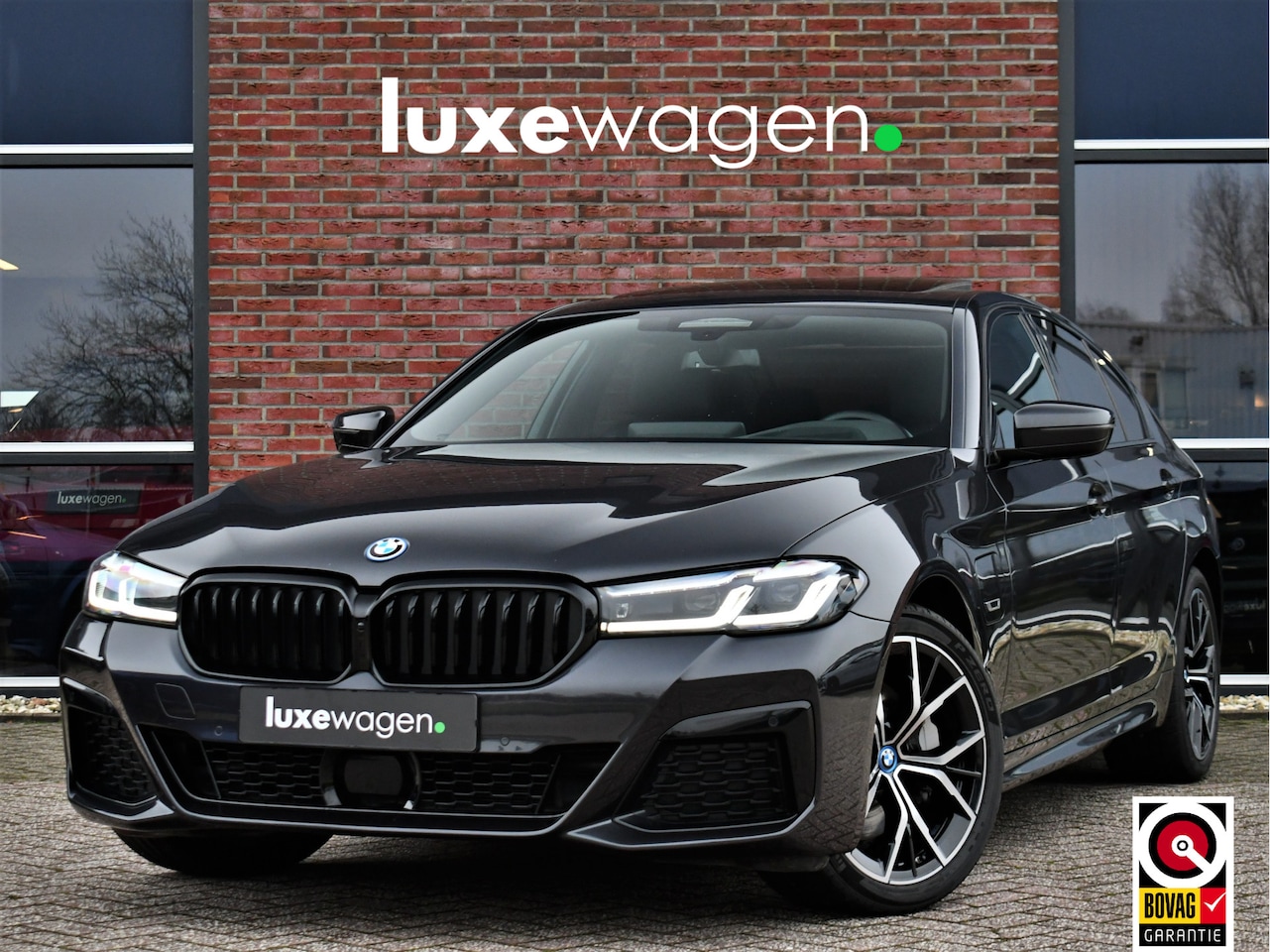 BMW 5-serie - 530e xDrive M-Sport Pano ACC H/K HUD Comf-zetels DAB - AutoWereld.nl