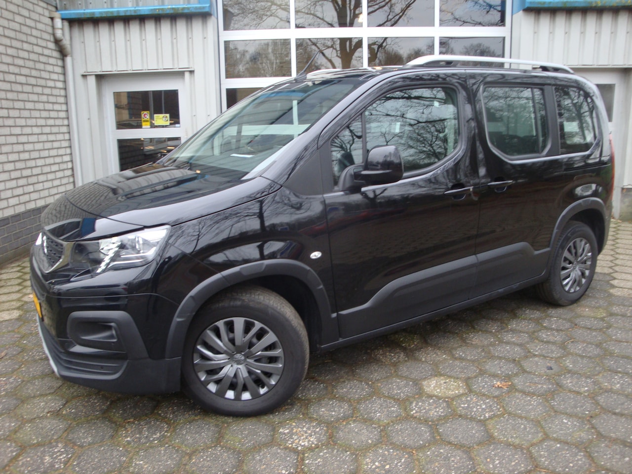 Peugeot Rifter - 1.2 Puretech Allure / Automaat - AutoWereld.nl